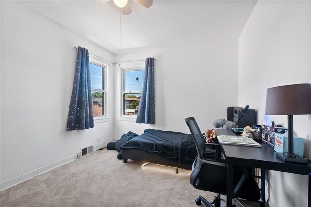 2504 W jarvis Avenue, Chicago, IL 60645