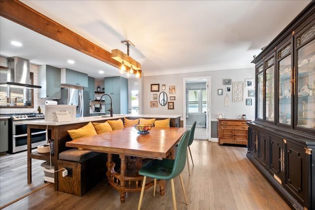 2504 W jarvis Avenue, Chicago, IL 60645