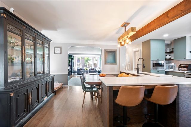2504 W jarvis Avenue, Chicago, IL 60645