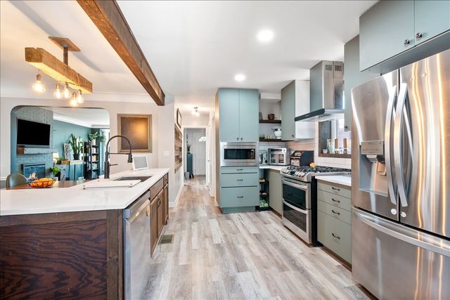 2504 W jarvis Avenue, Chicago, IL 60645