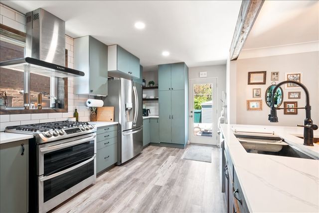 2504 W jarvis Avenue, Chicago, IL 60645