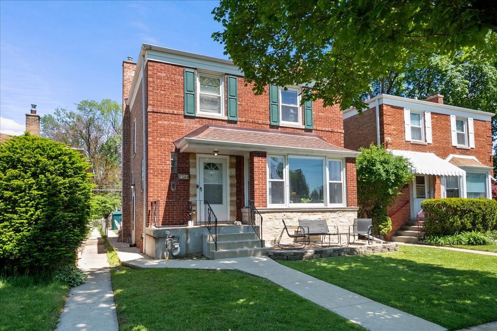 2504 W jarvis Avenue, Chicago, IL 60645