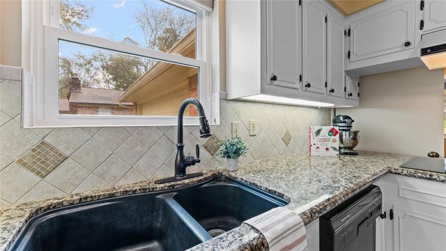 208 Magnolia Way, Huntsville, TX 77320