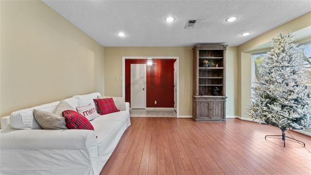 208 Magnolia Way, Huntsville, TX 77320