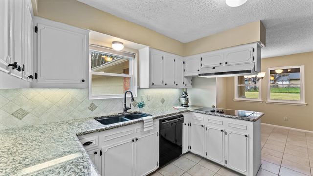 208 Magnolia Way, Huntsville, TX 77320