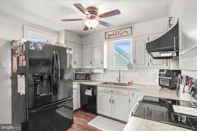 19 S 4TH ST, Mcsherrystown, PA 17344