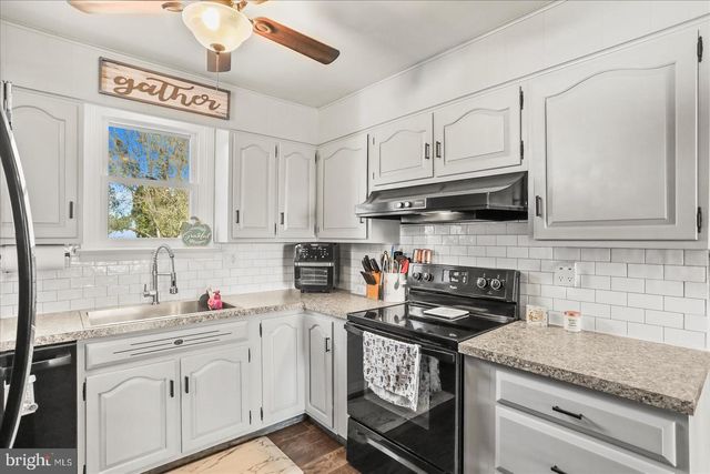 19 S 4TH ST, Mcsherrystown, PA 17344