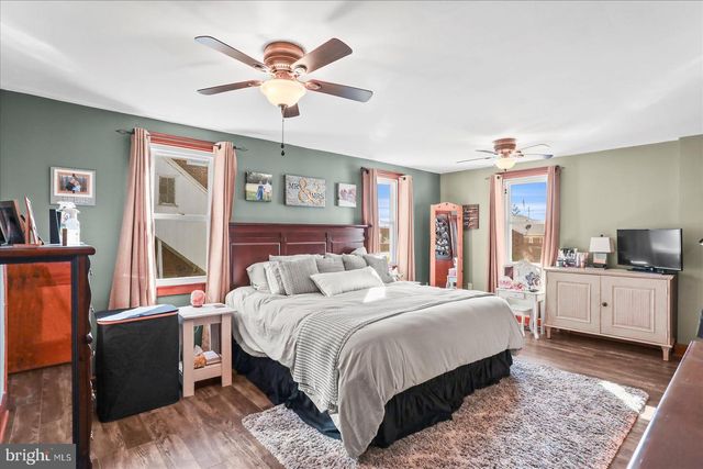 19 S 4TH ST, Mcsherrystown, PA 17344