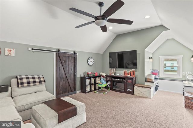 19 S 4TH ST, Mcsherrystown, PA 17344