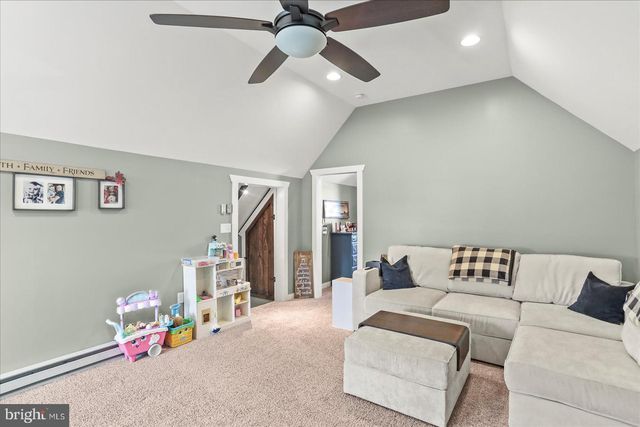 19 S 4TH ST, Mcsherrystown, PA 17344