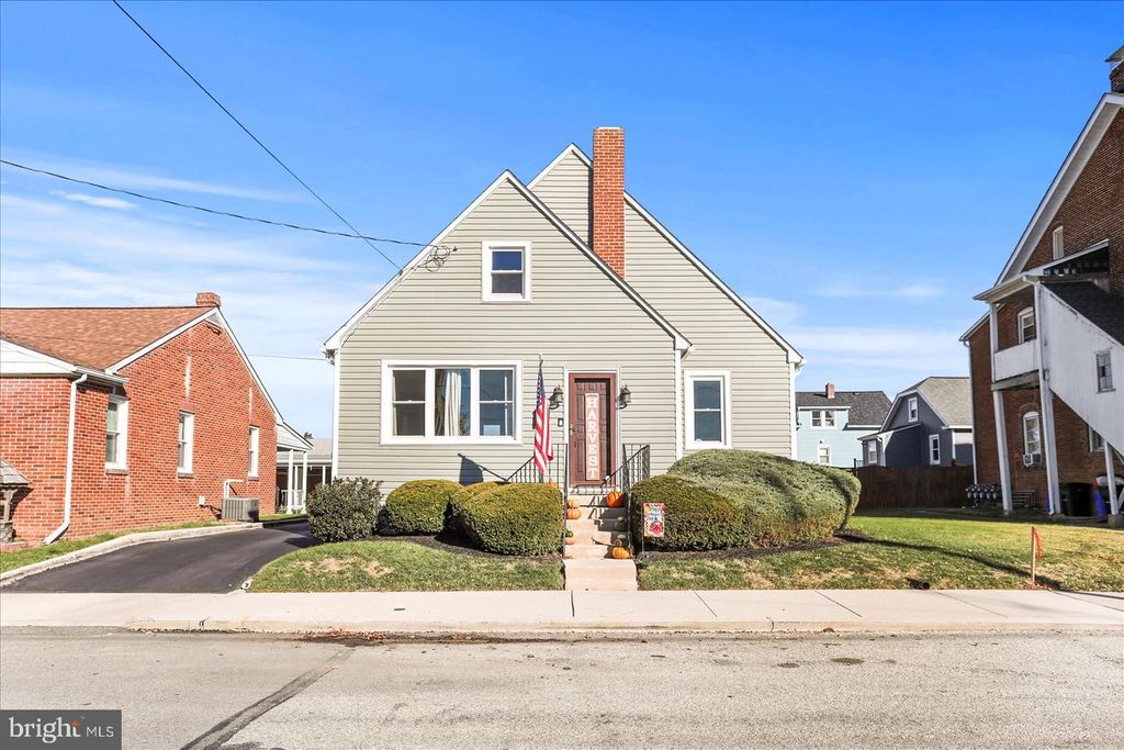 19 S 4TH ST, Mcsherrystown, PA 17344