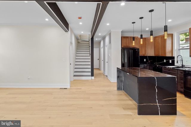 713 CROISSANT PL SE, Washington, DC 20019