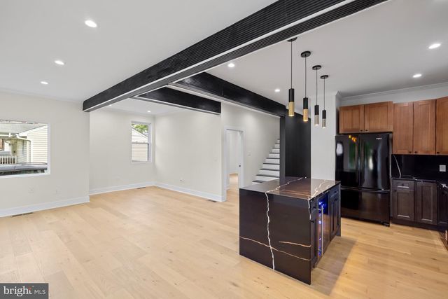 713 CROISSANT PL SE, Washington, DC 20019