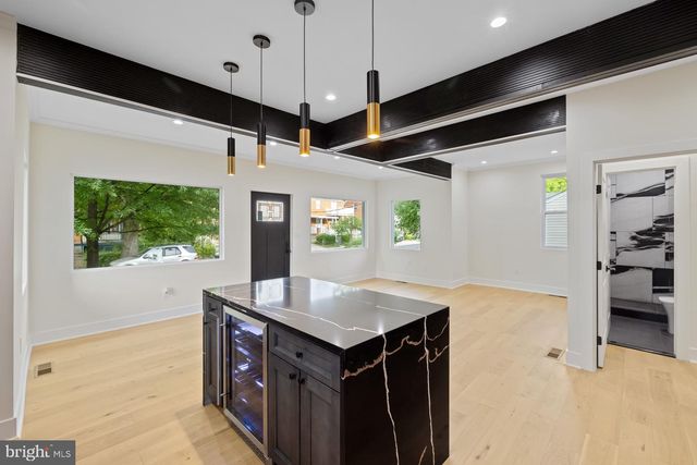 713 CROISSANT PL SE, Washington, DC 20019