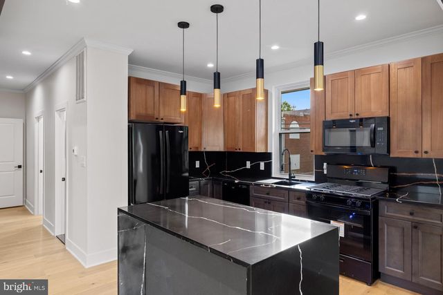 713 CROISSANT PL SE, Washington, DC 20019