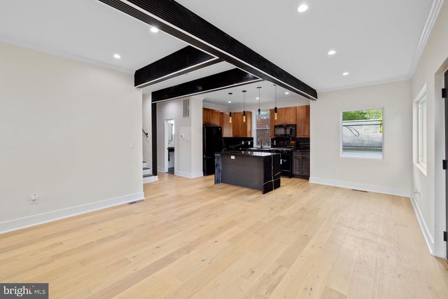 713 CROISSANT PL SE, Washington, DC 20019