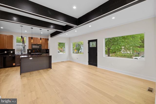 713 CROISSANT PL SE, Washington, DC 20019