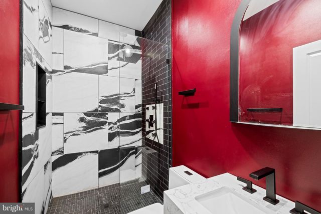 713 CROISSANT PL SE, Washington, DC 20019