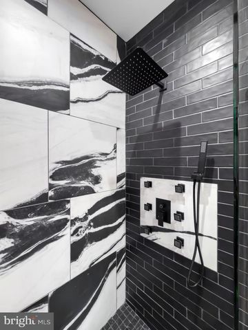 713 CROISSANT PL SE, Washington, DC 20019