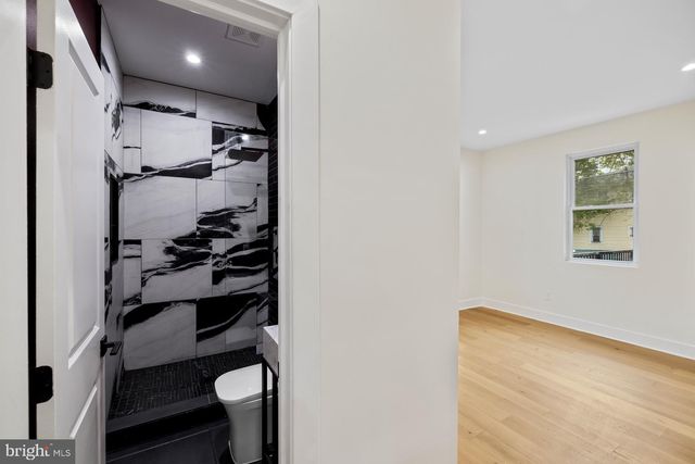 713 CROISSANT PL SE, Washington, DC 20019