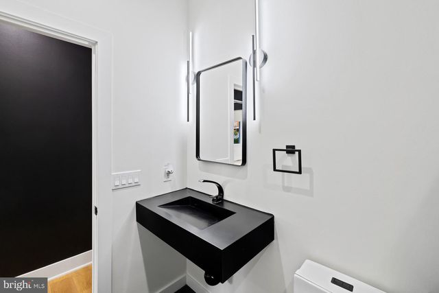 713 CROISSANT PL SE, Washington, DC 20019