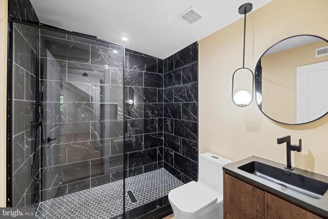 713 CROISSANT PL SE, Washington, DC 20019