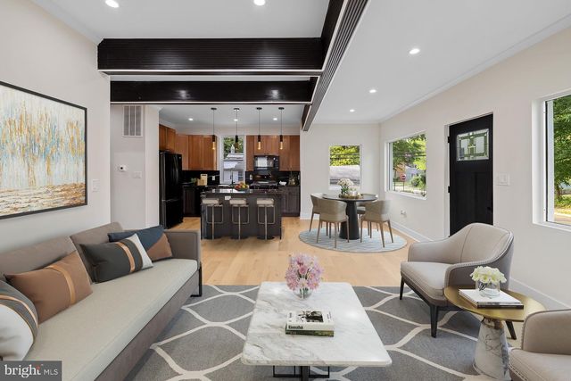 713 CROISSANT PL SE, Washington, DC 20019