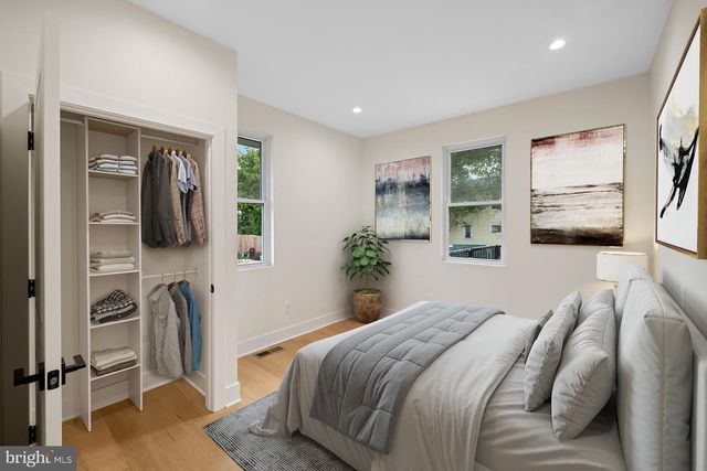 713 CROISSANT PL SE, Washington, DC 20019