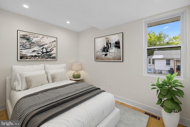 713 CROISSANT PL SE, Washington, DC 20019