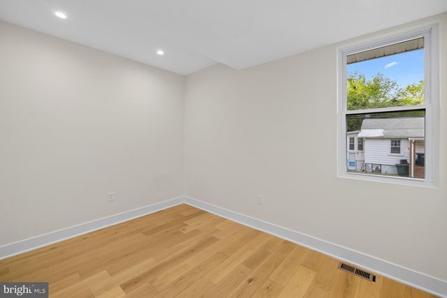 713 CROISSANT PL SE, Washington, DC 20019