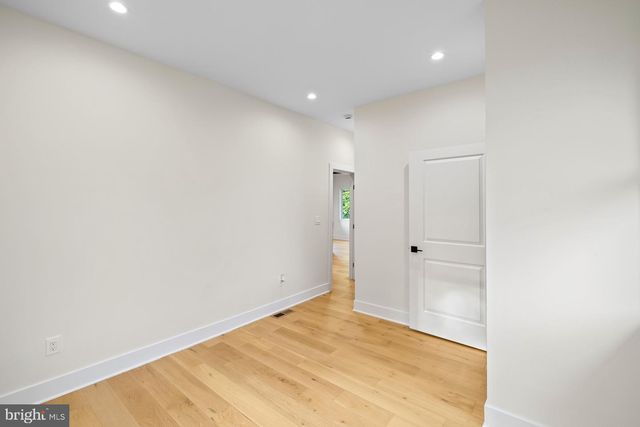 713 CROISSANT PL SE, Washington, DC 20019