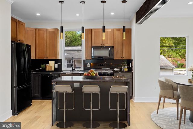 713 CROISSANT PL SE, Washington, DC 20019