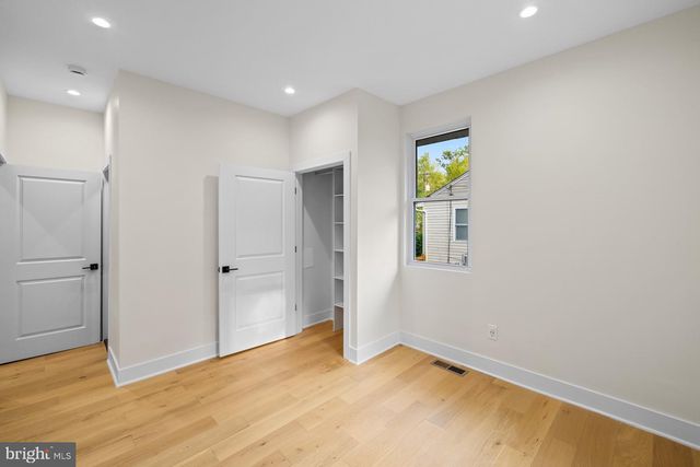 713 CROISSANT PL SE, Washington, DC 20019