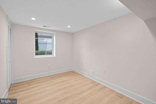 713 CROISSANT PL SE, Washington, DC 20019