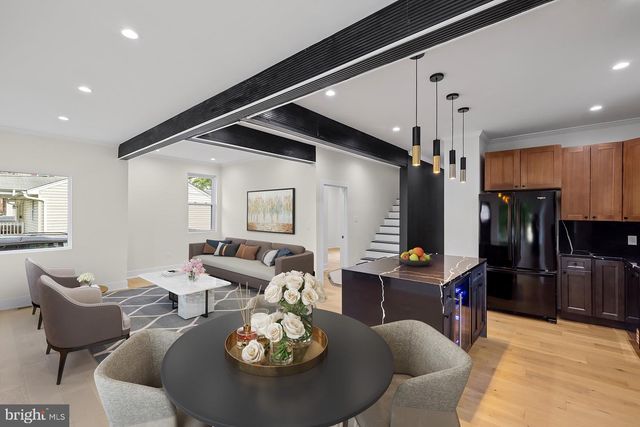 713 CROISSANT PL SE, Washington, DC 20019