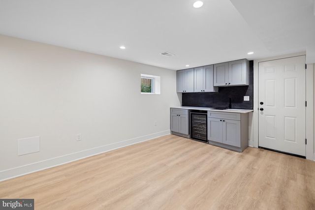 713 CROISSANT PL SE, Washington, DC 20019