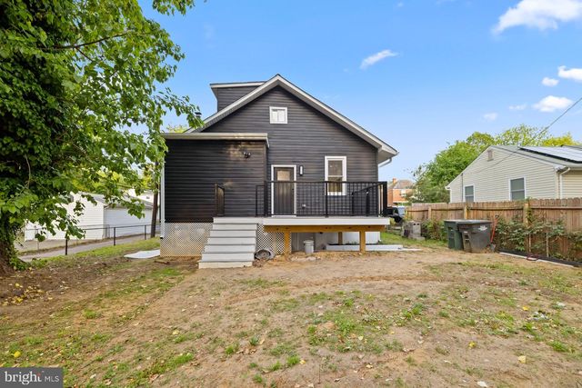 713 CROISSANT PL SE, Washington, DC 20019