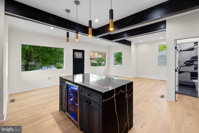 713 CROISSANT PL SE, Washington, DC 20019