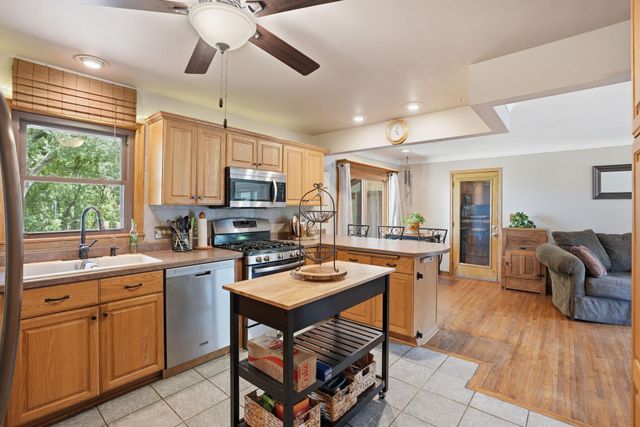 2686 Victoria Street N, Roseville, MN 55113