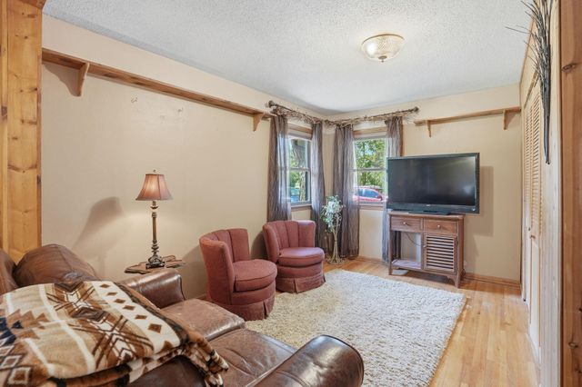 2686 Victoria Street N, Roseville, MN 55113