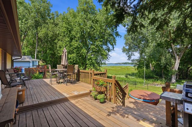 2686 Victoria Street N, Roseville, MN 55113