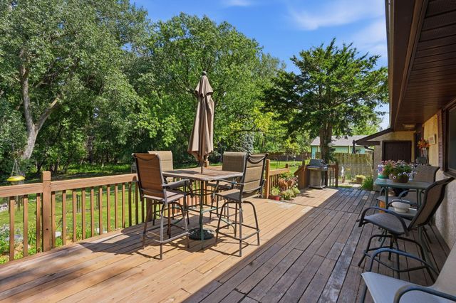 2686 Victoria Street N, Roseville, MN 55113