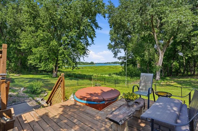 2686 Victoria Street N, Roseville, MN 55113