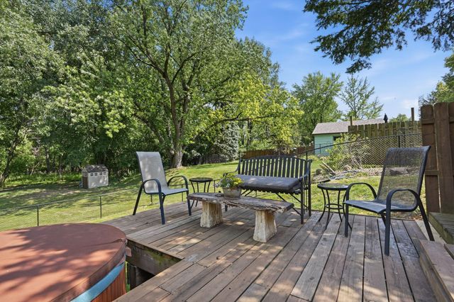 2686 Victoria Street N, Roseville, MN 55113