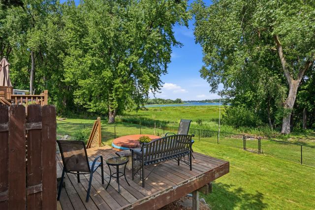 2686 Victoria Street N, Roseville, MN 55113