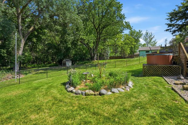2686 Victoria Street N, Roseville, MN 55113