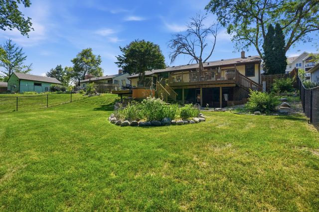 2686 Victoria Street N, Roseville, MN 55113