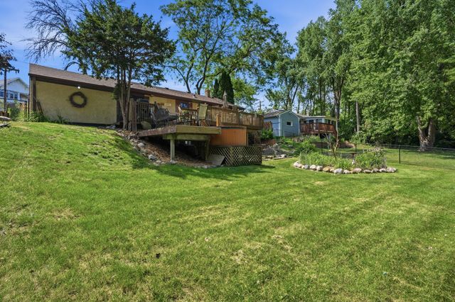 2686 Victoria Street N, Roseville, MN 55113