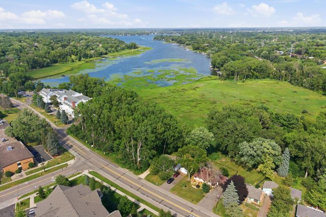 2686 Victoria Street N, Roseville, MN 55113