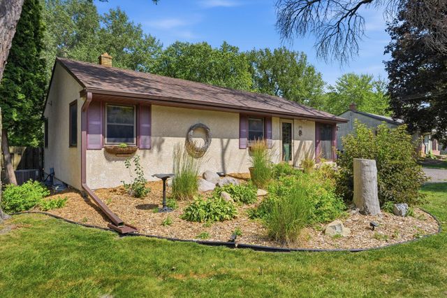 2686 Victoria Street N, Roseville, MN 55113